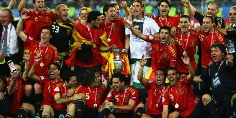 Cú ăn 3 lịch sử - giai thoại bất hủ của bóng đá Tây Ban Nha